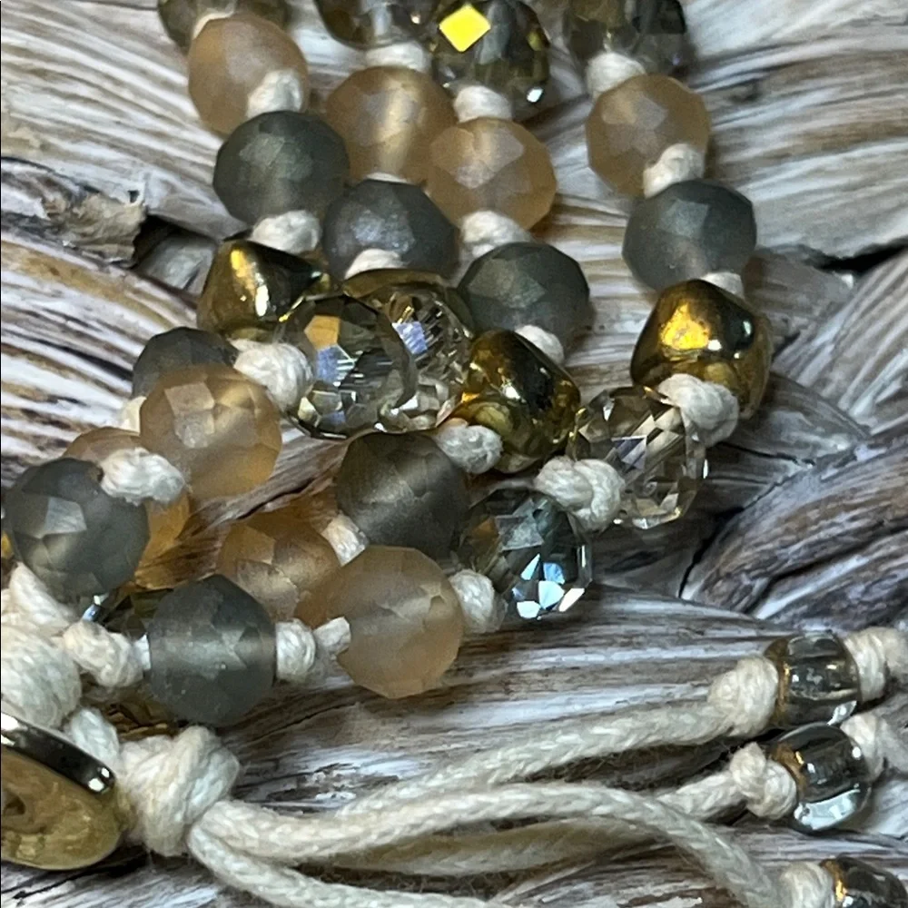 Elegant Beaded Bracelet‎ with Gold Accents